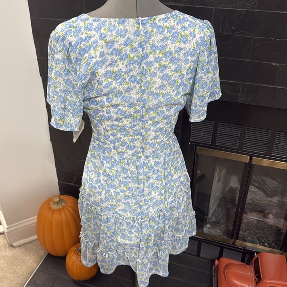 Adorable floral altard state dress - Picture 3 of 4